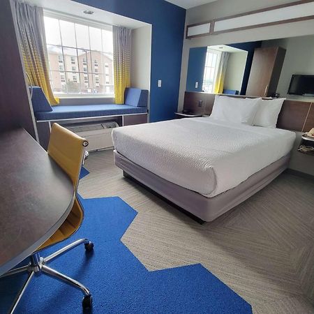 Microtel Inn & Suites By Wyndham Bluffs Council Bluffs Esterno foto