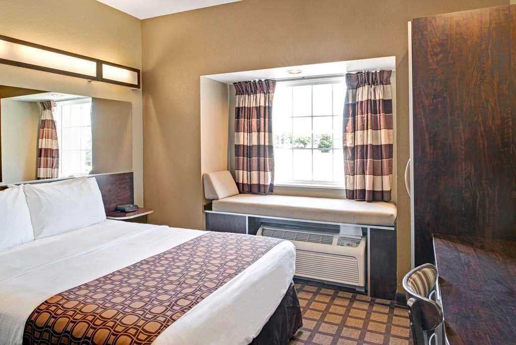 Microtel Inn & Suites By Wyndham Bluffs Council Bluffs Esterno foto