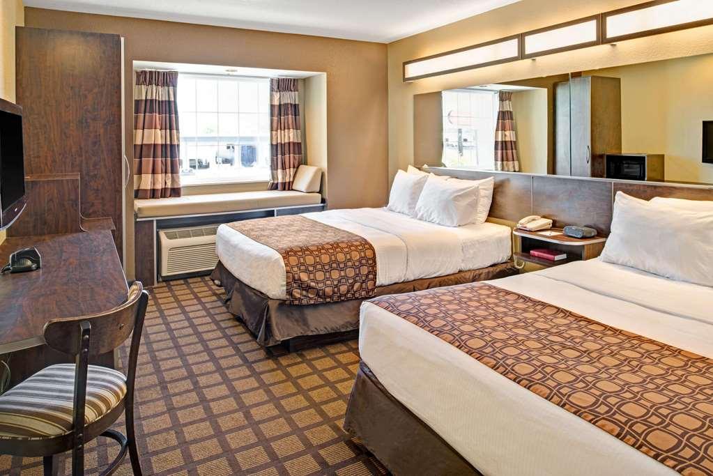 Microtel Inn & Suites By Wyndham Bluffs Council Bluffs Esterno foto