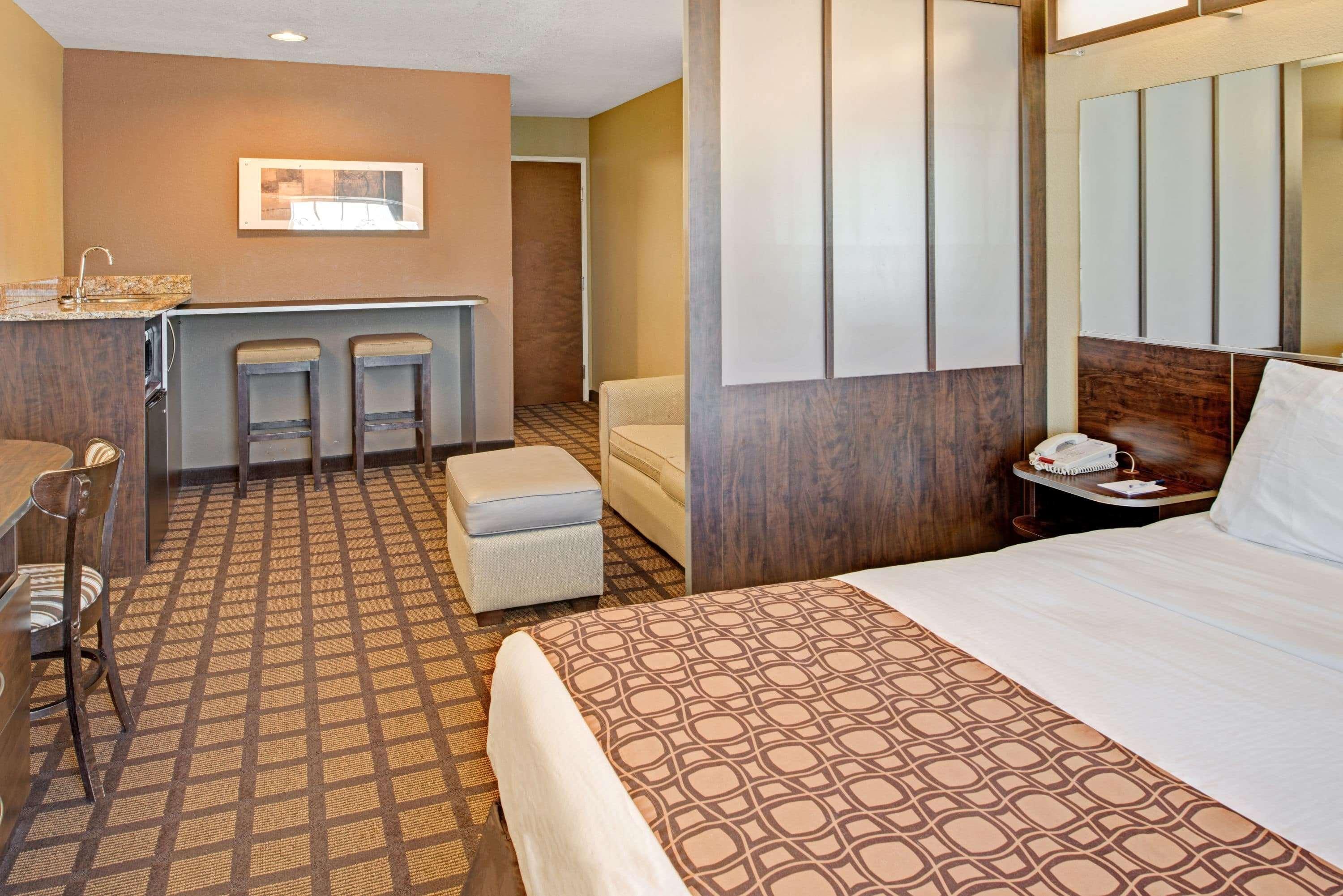 Microtel Inn & Suites By Wyndham Bluffs Council Bluffs Esterno foto