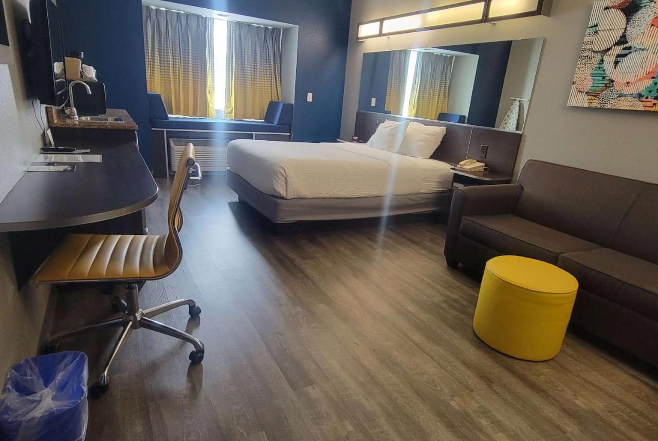 Microtel Inn & Suites By Wyndham Bluffs Council Bluffs Esterno foto