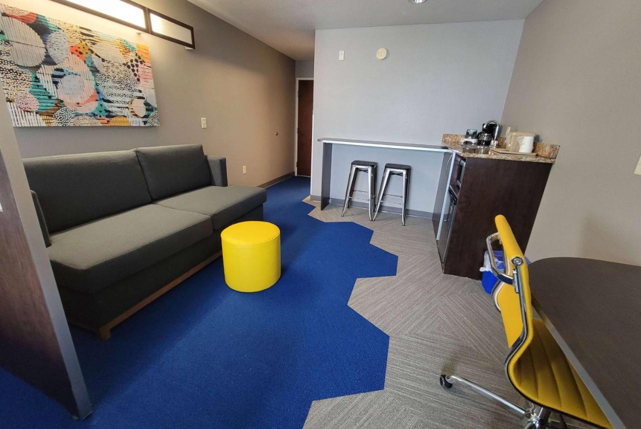 Microtel Inn & Suites By Wyndham Bluffs Council Bluffs Esterno foto
