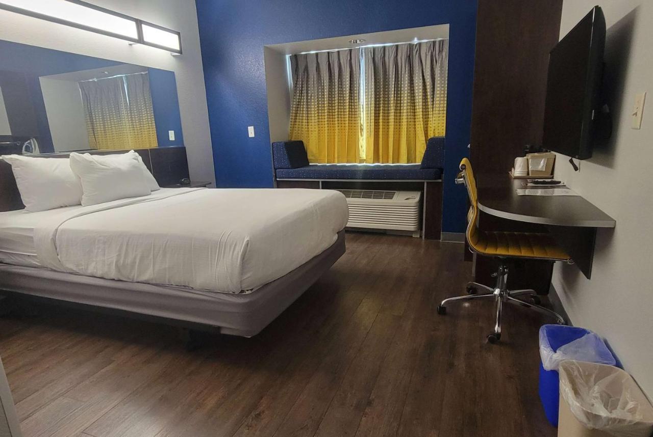 Microtel Inn & Suites By Wyndham Bluffs Council Bluffs Esterno foto