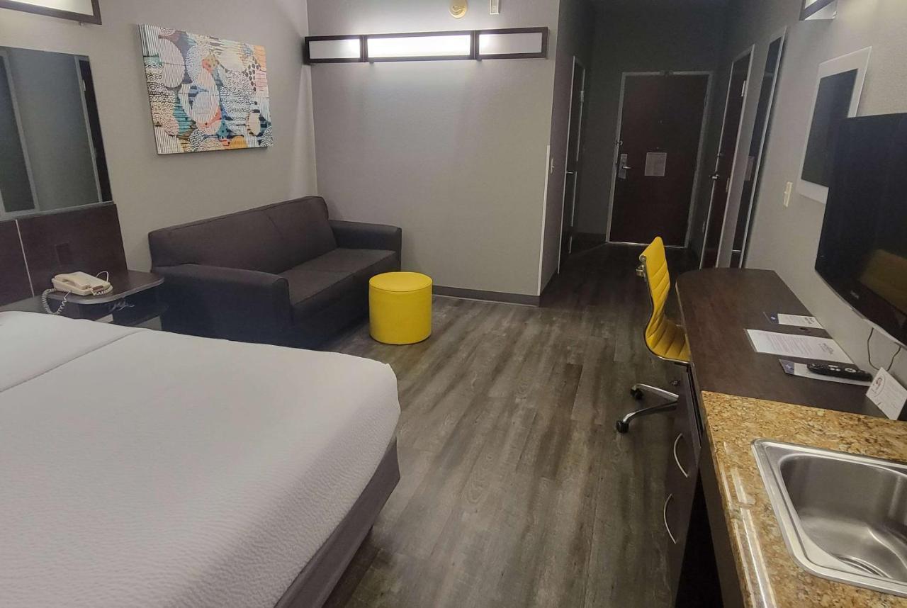 Microtel Inn & Suites By Wyndham Bluffs Council Bluffs Esterno foto