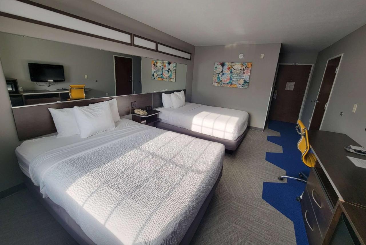 Microtel Inn & Suites By Wyndham Bluffs Council Bluffs Esterno foto