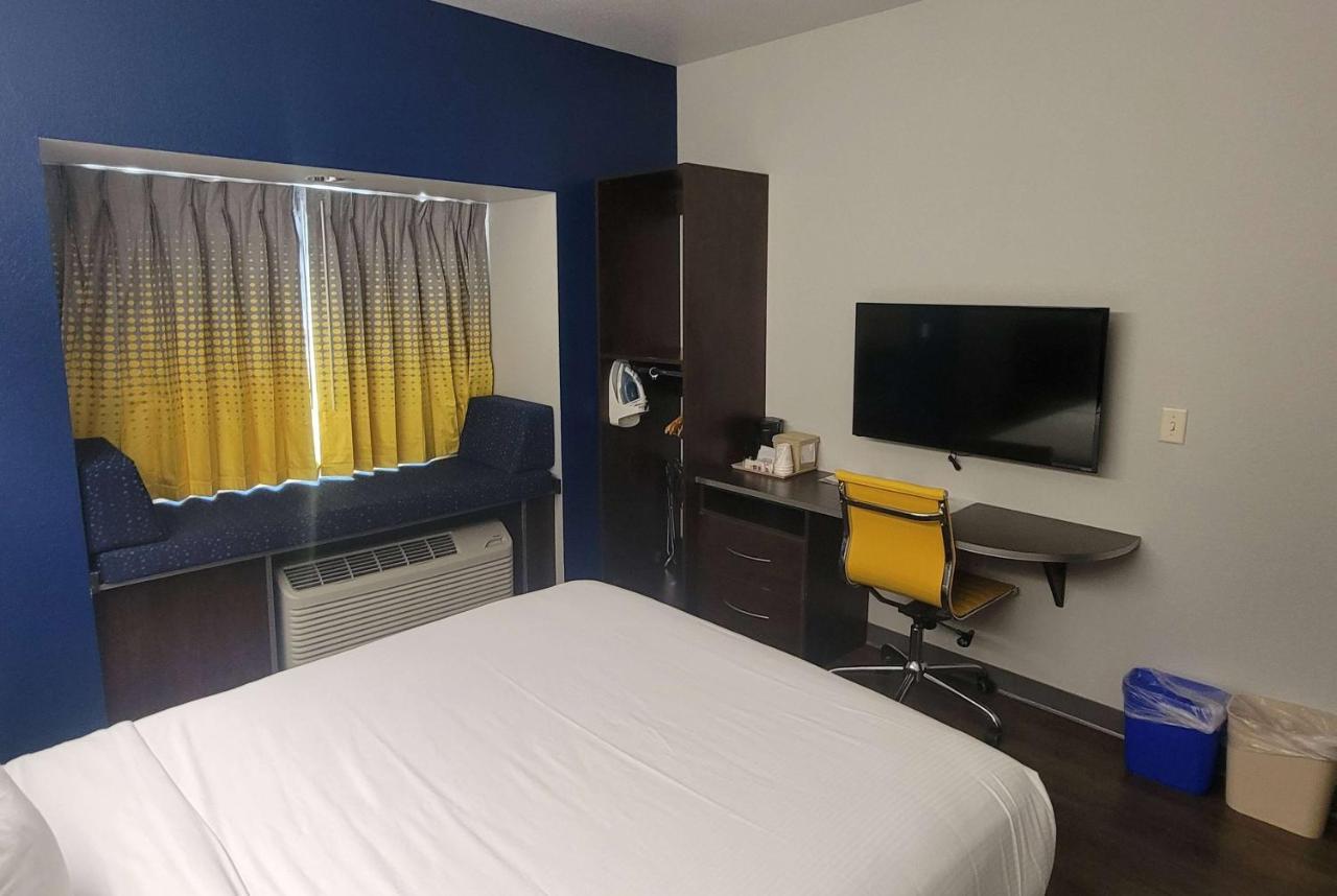 Microtel Inn & Suites By Wyndham Bluffs Council Bluffs Esterno foto