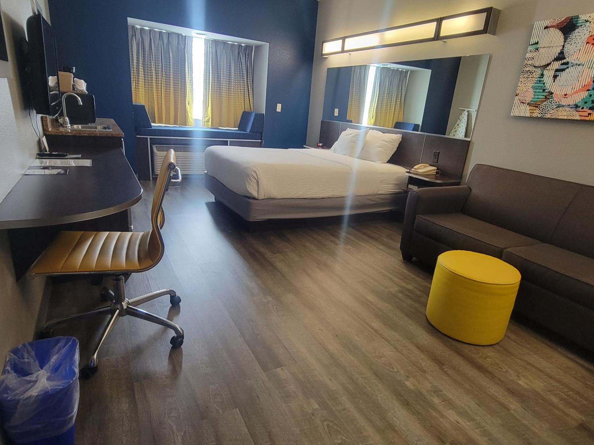 Microtel Inn & Suites By Wyndham Bluffs Council Bluffs Esterno foto