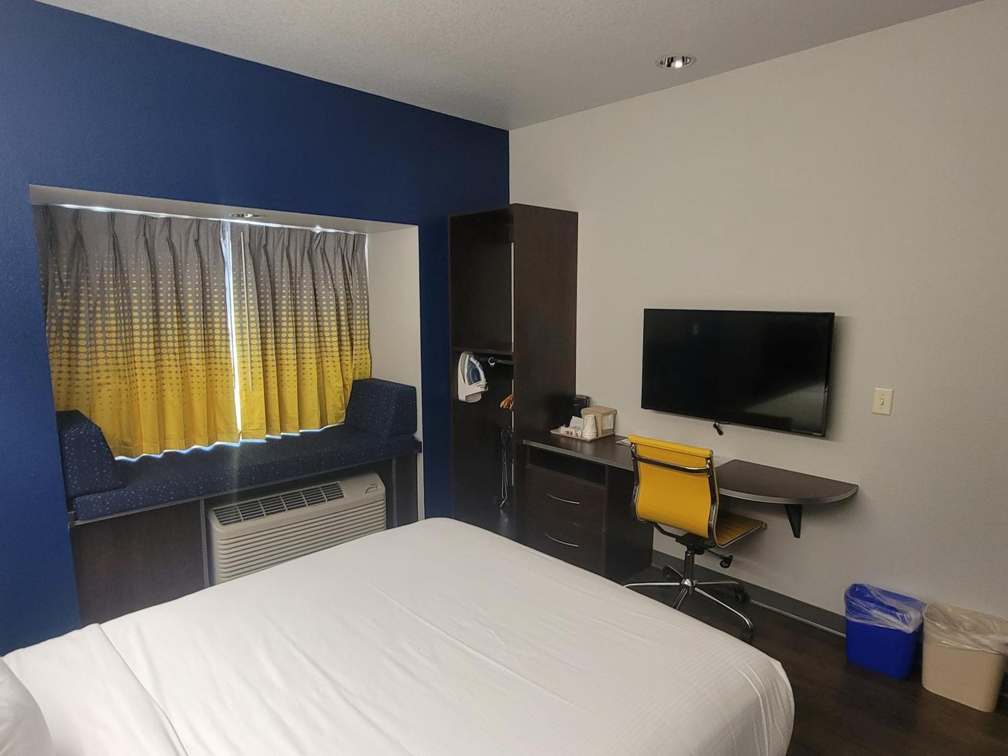 Microtel Inn & Suites By Wyndham Bluffs Council Bluffs Esterno foto