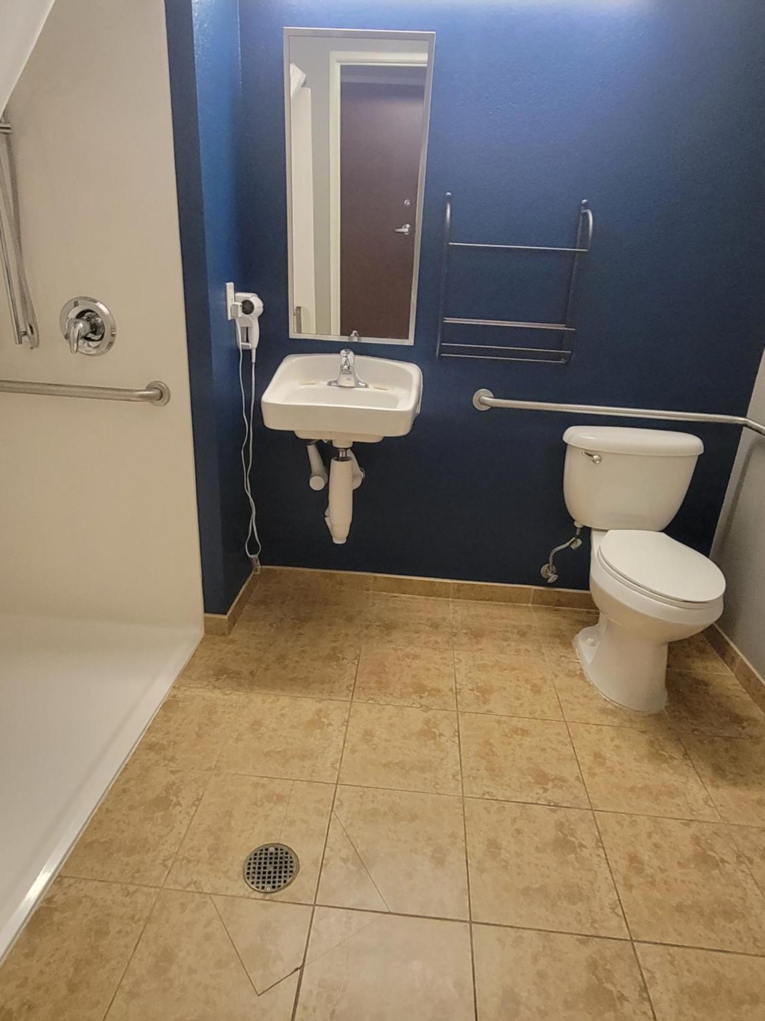Microtel Inn & Suites By Wyndham Bluffs Council Bluffs Esterno foto