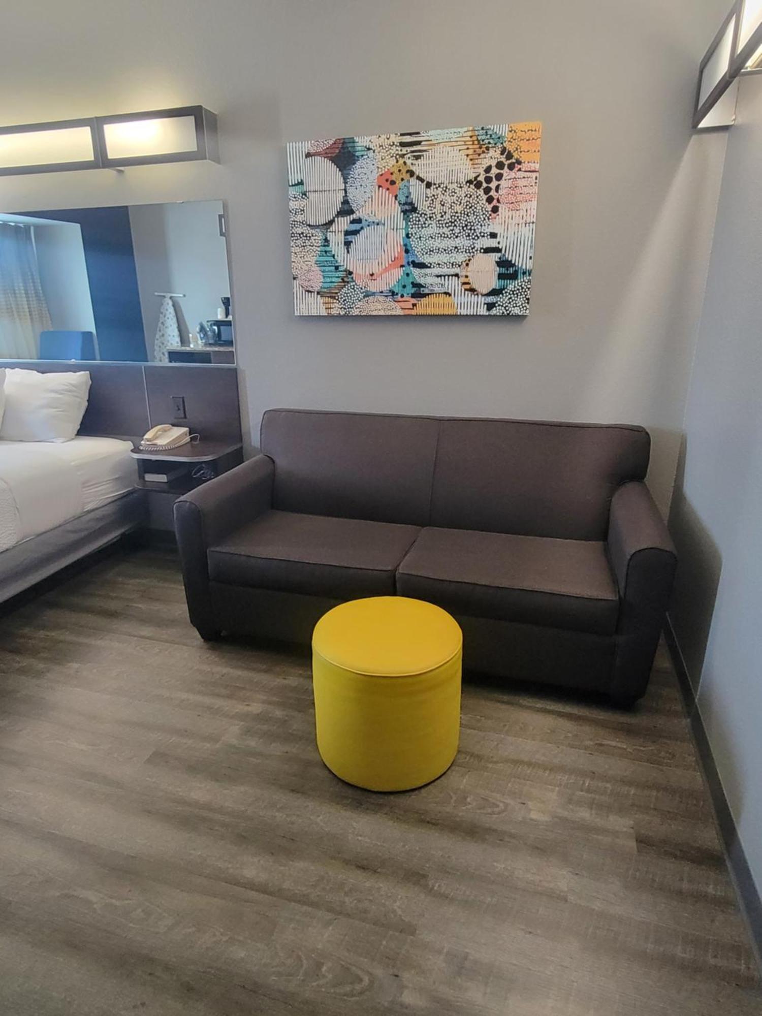 Microtel Inn & Suites By Wyndham Bluffs Council Bluffs Esterno foto