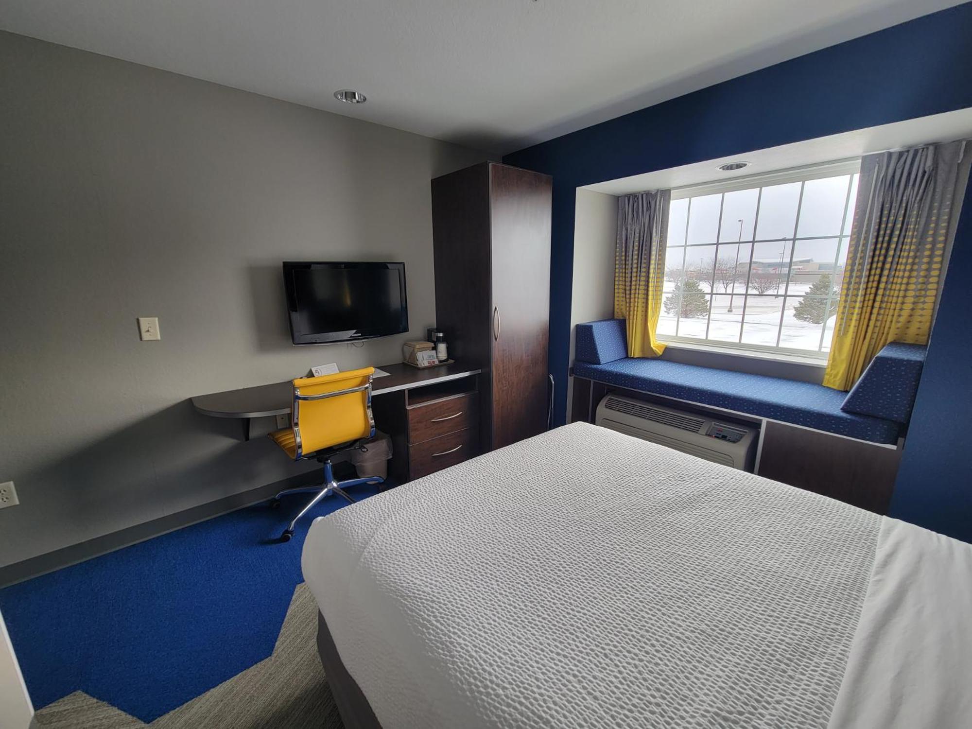 Microtel Inn & Suites By Wyndham Bluffs Council Bluffs Esterno foto