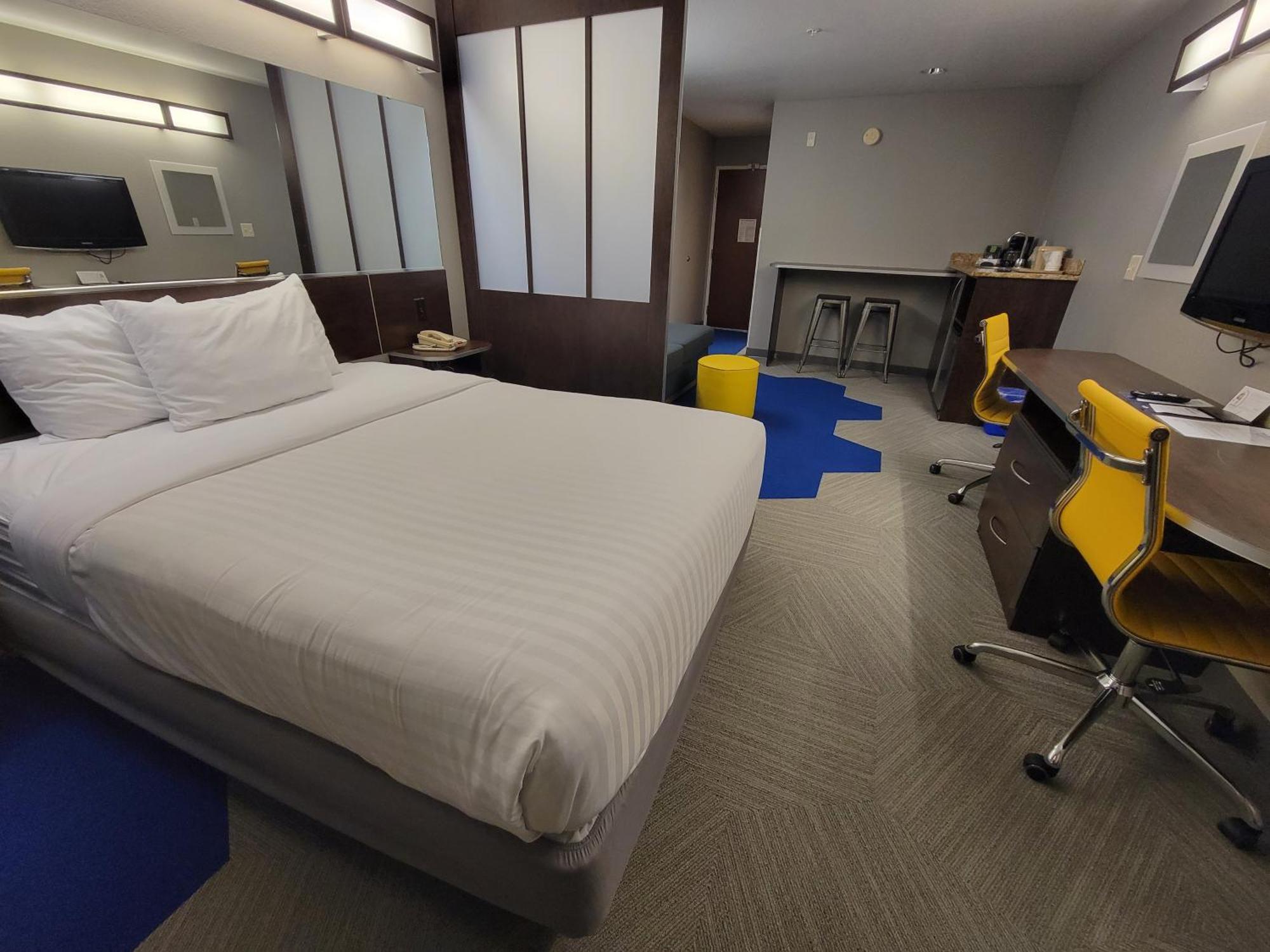 Microtel Inn & Suites By Wyndham Bluffs Council Bluffs Esterno foto
