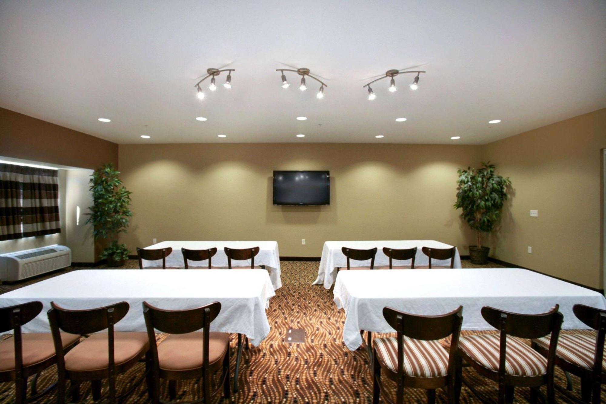 Microtel Inn & Suites By Wyndham Bluffs Council Bluffs Esterno foto