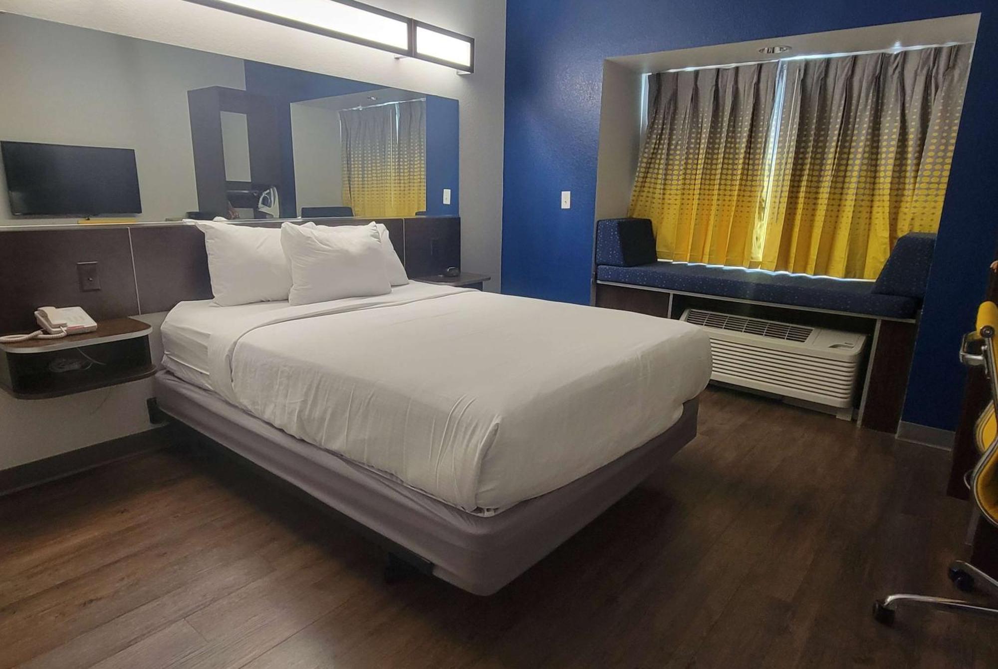 Microtel Inn & Suites By Wyndham Bluffs Council Bluffs Esterno foto