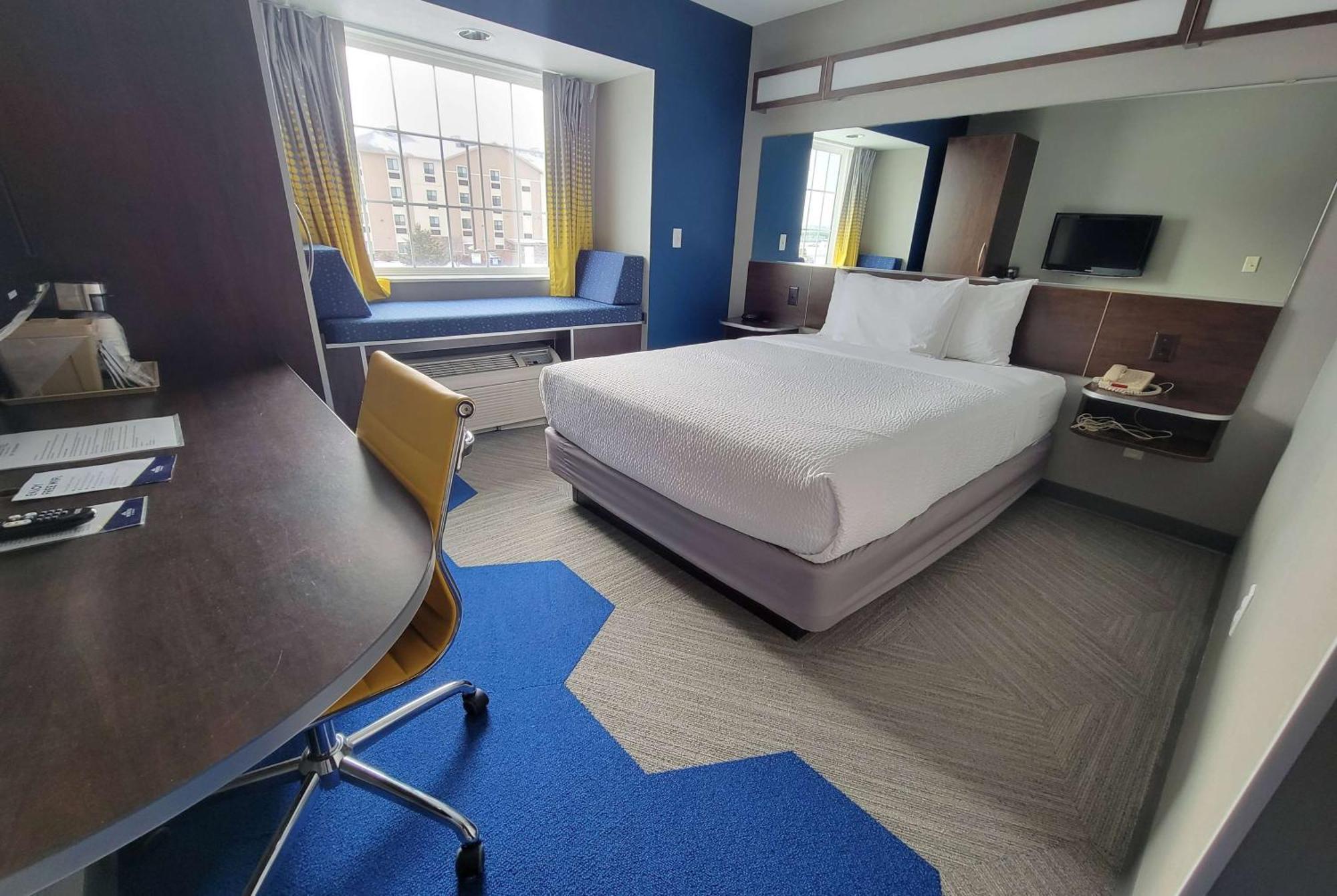 Microtel Inn & Suites By Wyndham Bluffs Council Bluffs Esterno foto